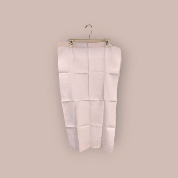 Vintage White Hand Towels w/ Border Motifs Excellent Condition (Set of 3) 20x36" - Picture 12 of 16